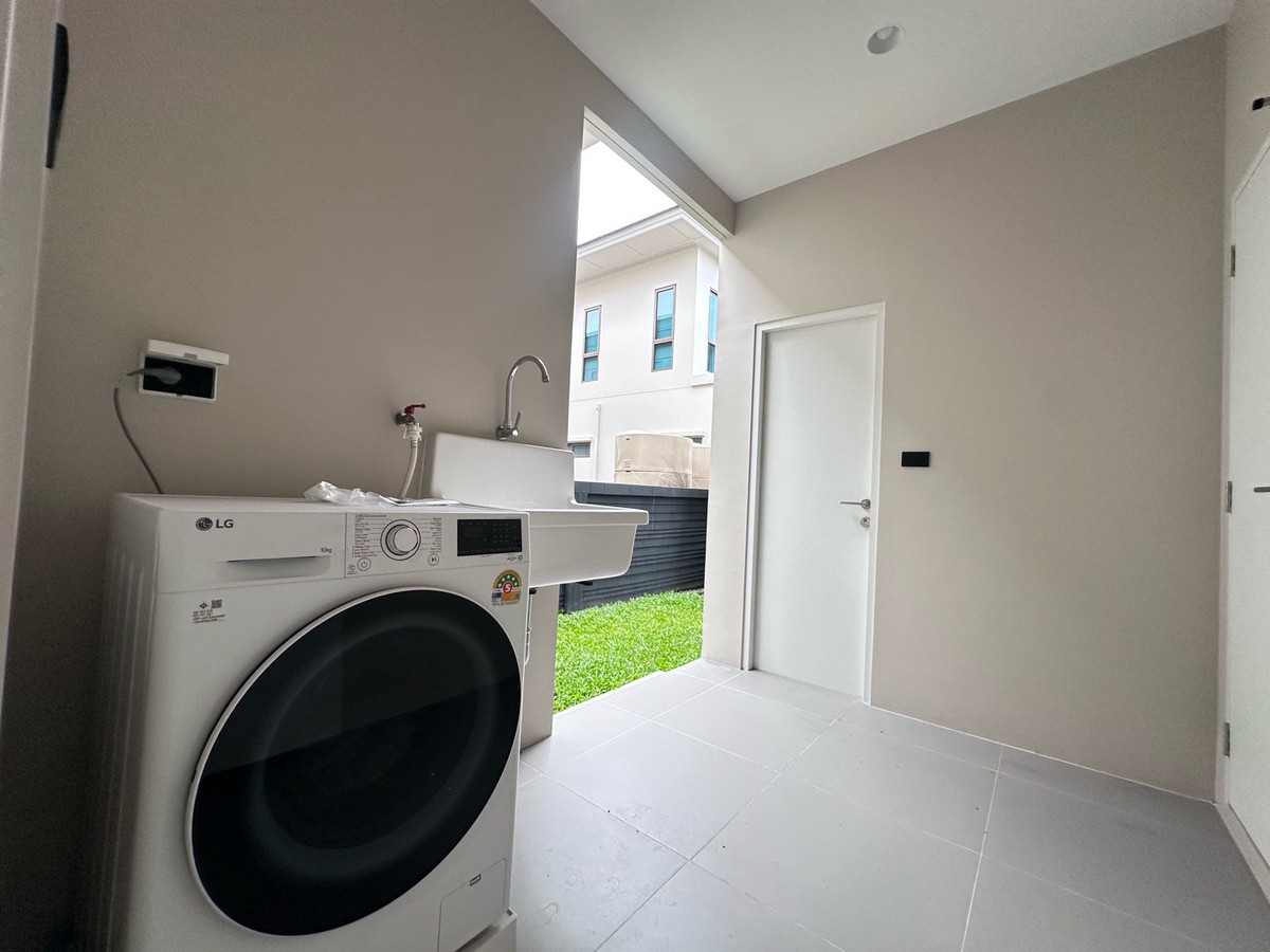 ให้เช่าบ้านพัฒนาการ ศรีนครินทร์ : ให้เช่าบ้าน 4 ห้องนอน หลังมุม ขนาด 300 ตรม ราคา 170,000 บาท สนใจนัดชม 0808144488