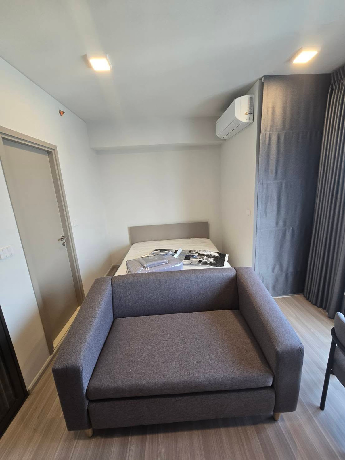 For RentCondoWongwianyai, Charoennakor : ⭐️ Quintara MHy'Den Pho Nimit ⭐️ Room size 23.59 sq m. Facilities ready to move in.