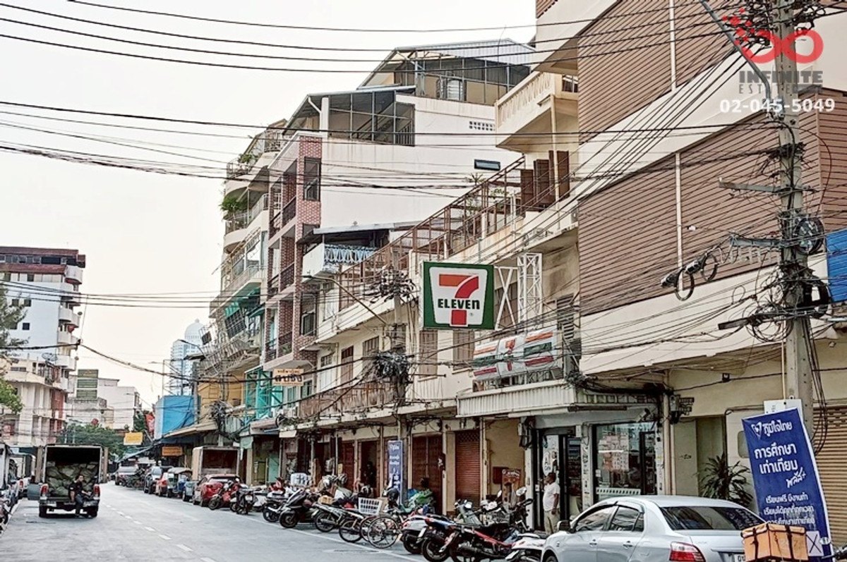 For SaleShop HouseYaowarat, Banglamphu : Commercial building for sale, Mahachak Road 4, floors 11 sq m, near Khlong Thom Center, with tenants.