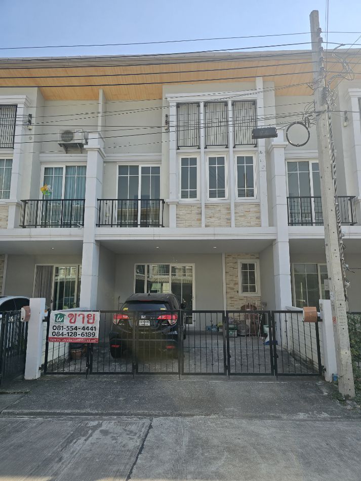 ขายทาวน์โฮมลาดกระบัง สุวรรณภูมิ : ขายทาวน์เฮ้าส์ 2 ชั้น หมู่บ้านโกลเด้นส์ทาวน์ บางนา-สวนหลวง 21.2ตร.วา