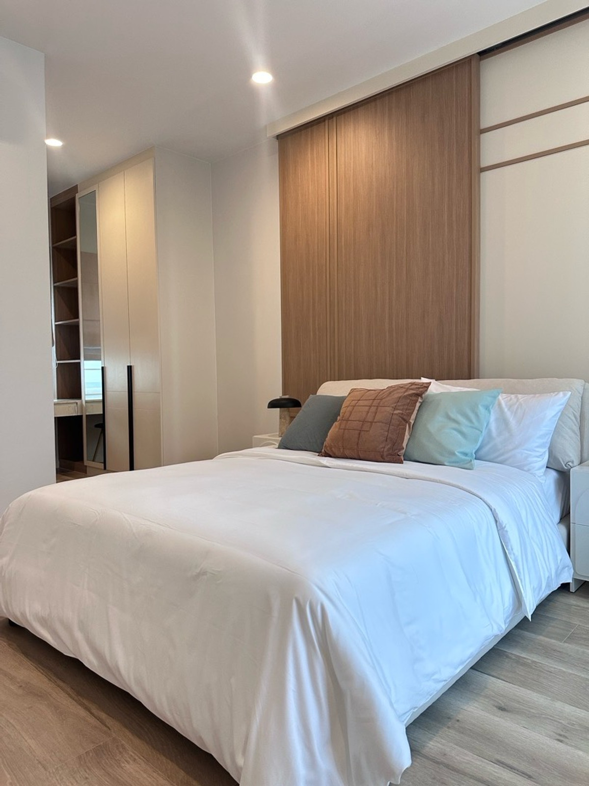 ให้เช่าบ้านพัฒนาการ ศรีนครินทร์ : ให้เช่าบ้าน 4 ห้องนอน หลังมุม ขนาด 300 ตรม ราคา 170,000 บาท สนใจนัดชม 0808144488