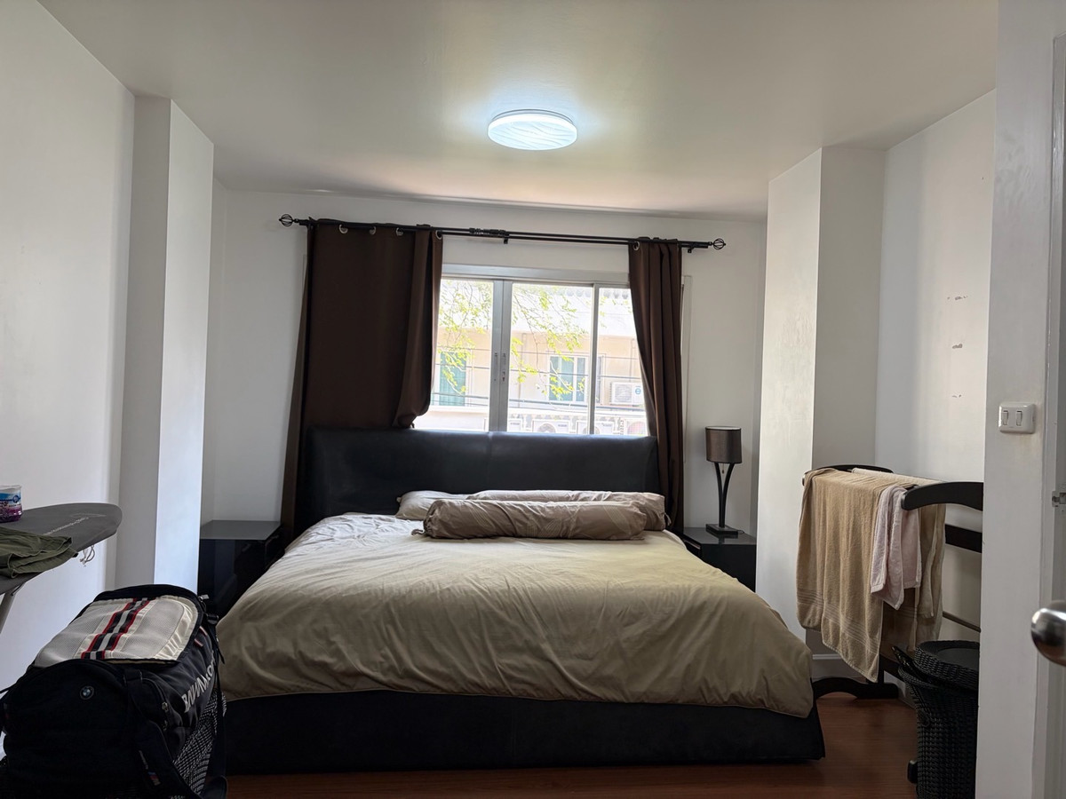 For SaleCondoSathorn, Narathiwat : 🔥 HOT DEAL ‼️Condo for sale Condo One
Room 1, large bedroom, 2nd floor, Building D