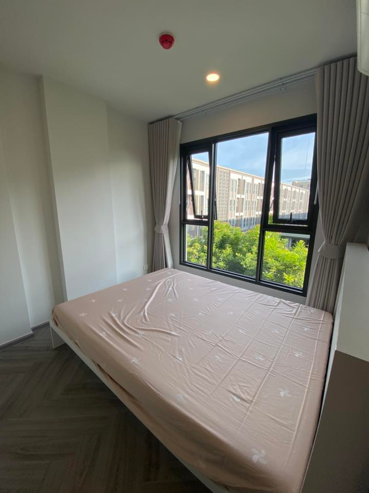 For RentCondoBang kae, Phetkasem : ⭐️ Zelle Plus Sathorn - Ratchaphruek ⭐️1 bedroom, size 33 sq m., built-in room throughout. Brand new room