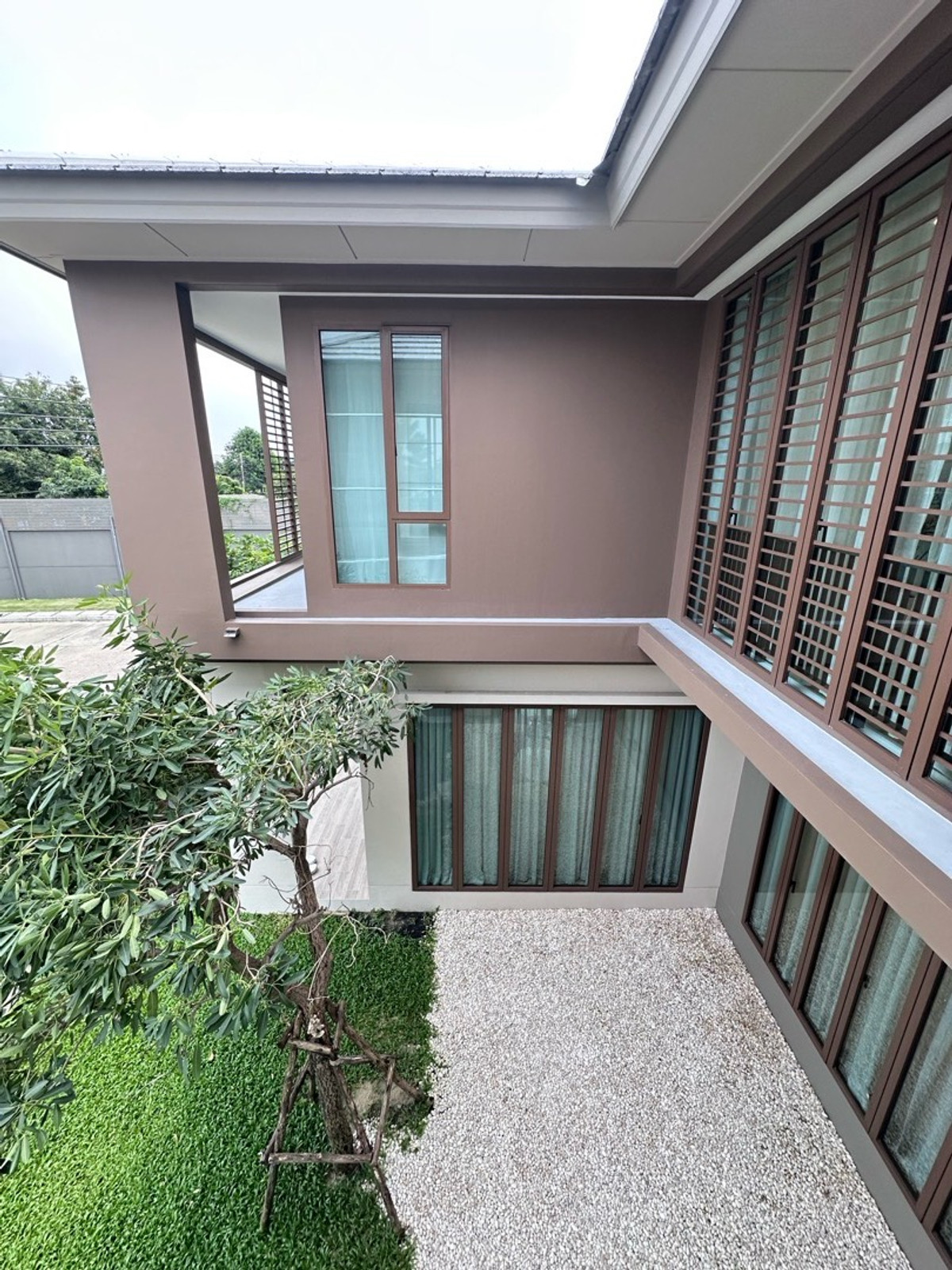 ให้เช่าบ้านพัฒนาการ ศรีนครินทร์ : ให้เช่าบ้าน 4 ห้องนอน หลังมุม ขนาด 300 ตรม ราคา 170,000 บาท สนใจนัดชม 0808144488