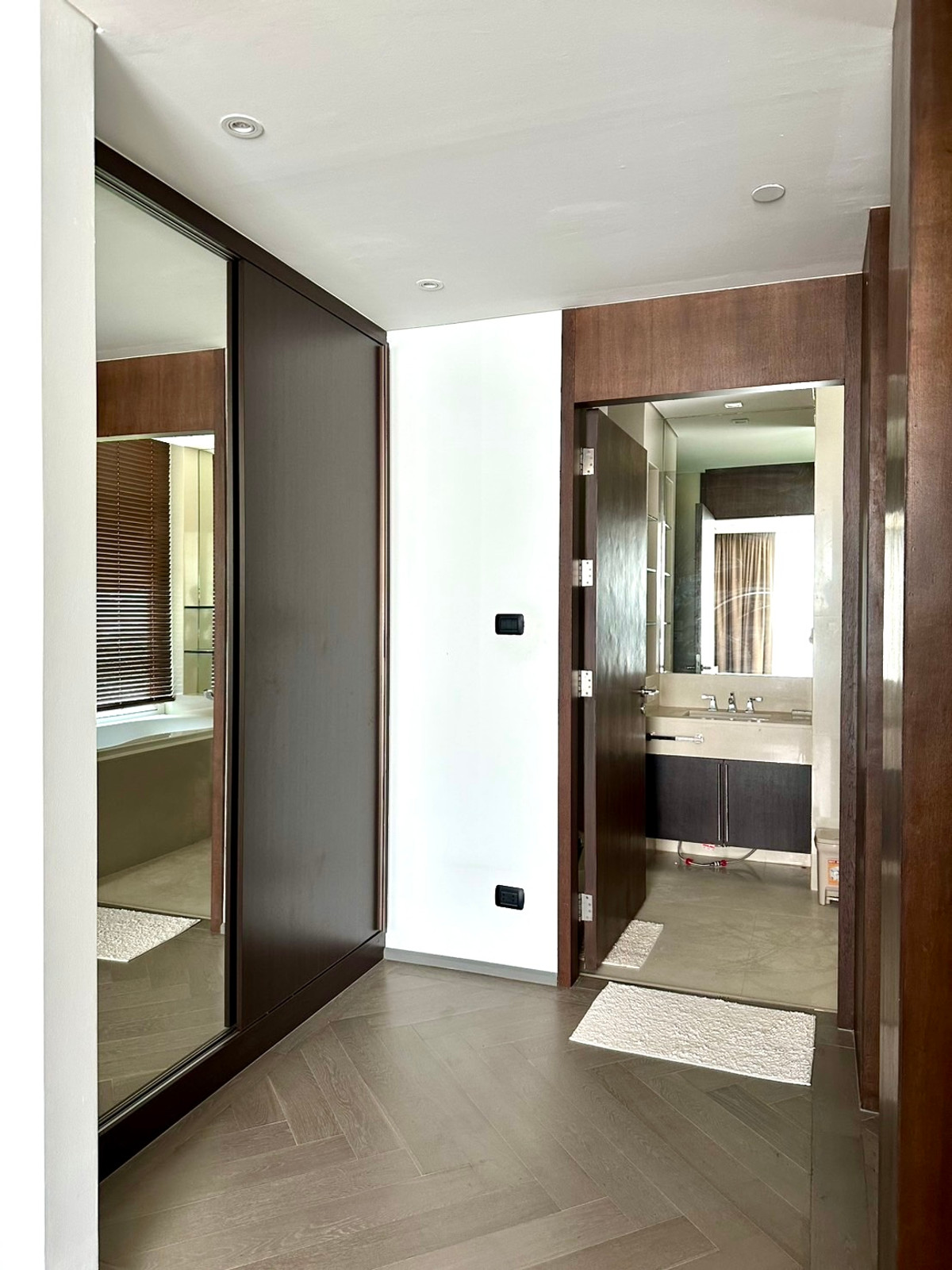 ขายคอนโดวิทยุ ชิดลม หลังสวน : The Park Chidlom: 2bed 2.5bath + maid 145sqm 41,900,000 Am: 0656199198