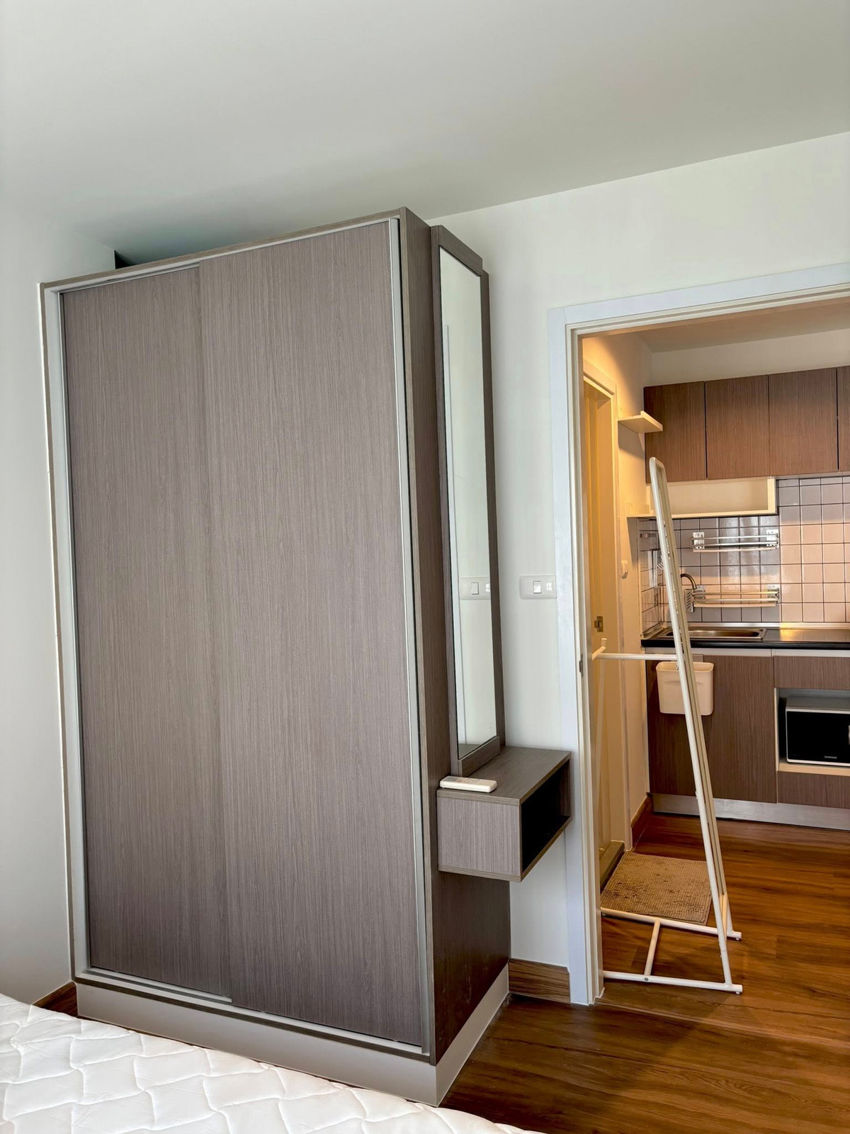 For RentCondoSamut Prakan,Samrong : For rent 📍 The Trust Condo @BTS Erawan 📍 Fully furnished with appliances. Near BTS Erawan.