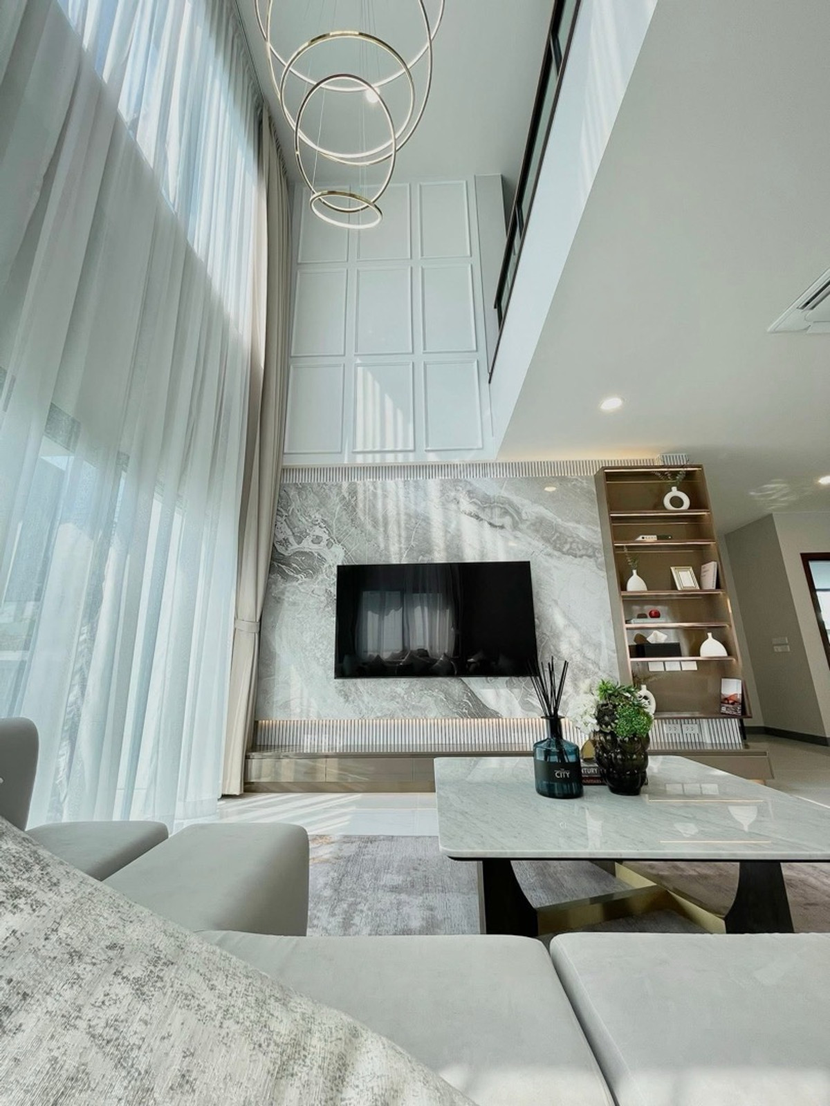 ให้เช่าบ้านบางนา แบริ่ง ลาซาล : 🐶🐱✨ 出租豪华独栋别墅 The City Bangna ✨