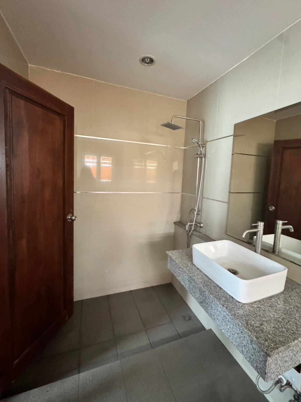 ให้เช่าทาวน์โฮมพระราม 9 เพชรบุรีตัดใหม่ RCA : ให้เช่า ทาวน์โฮม เอกมัย – ปรีดี พนมยงค์ 31 ทำเลโฮมออฟฟิศ / อยู่อาศัยใจกลางเมือง เนื้อที่ 27 ตารางวา พื้นที่ใช้สอย 178 ตร.ม.  3 ห้องนอน 3 ห้องน้ำ