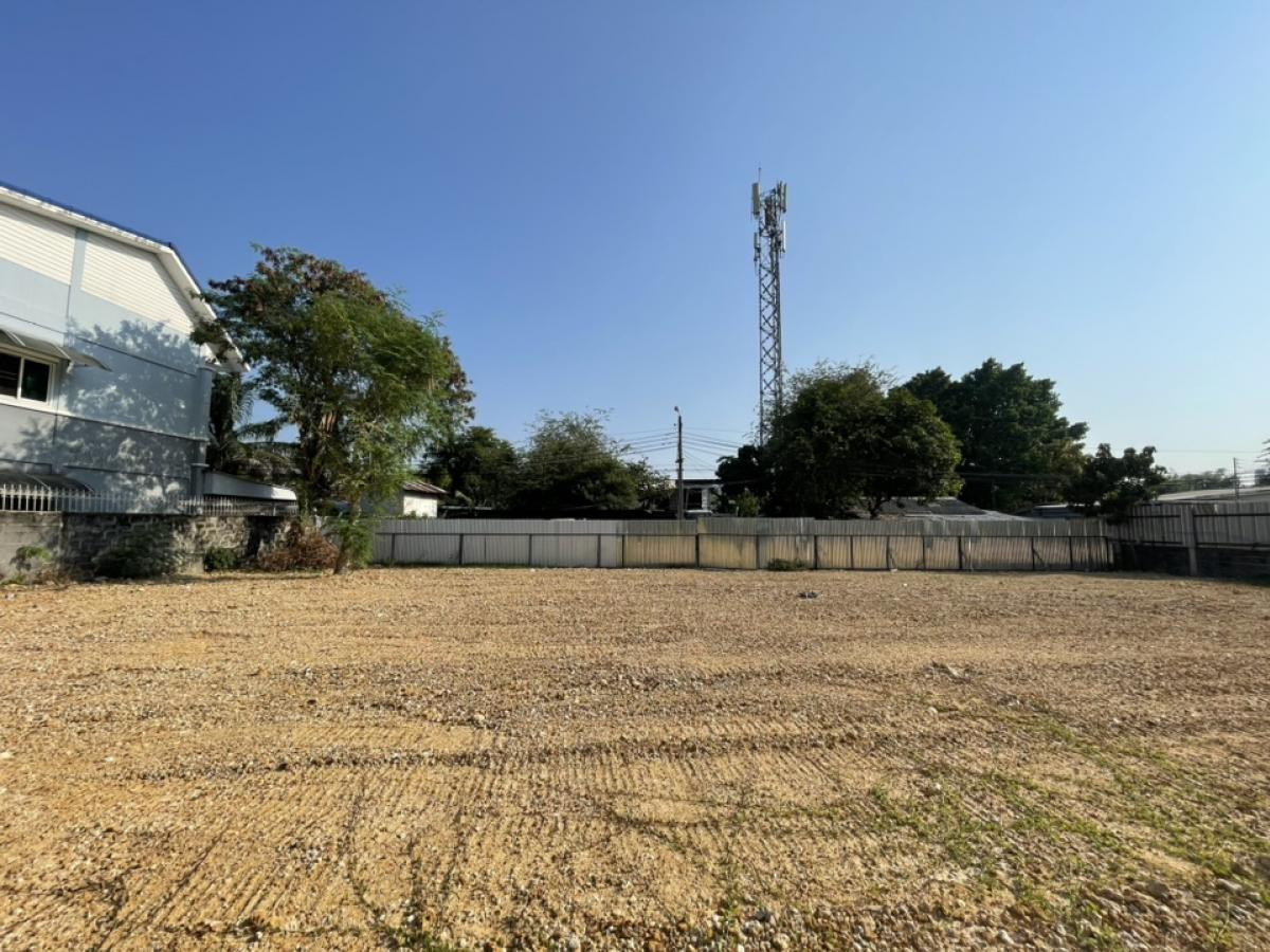 ขายที่ดินอ่อนนุช อุดมสุข : 🏞️ขายที่ดินรูปสี่เหลี่ยมผืนผ้าแปลงสวยถมแล้วย่านอ่อนนุช ขนาด 2งาน 1ตรว.  เดินทางสะดวก ใกล้แหล่งชุมชน สามารถเข้าออกได้จากทั้งถนนอ่อนนุชและถนนพัฒนาการ