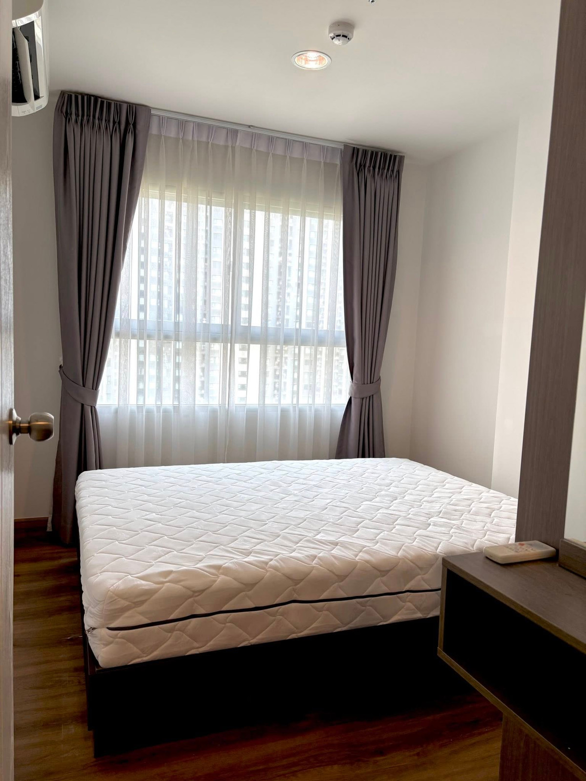 For RentCondoSamut Prakan,Samrong : For rent 📍 The Trust Condo @BTS Erawan 📍 Fully furnished with appliances. Near BTS Erawan.