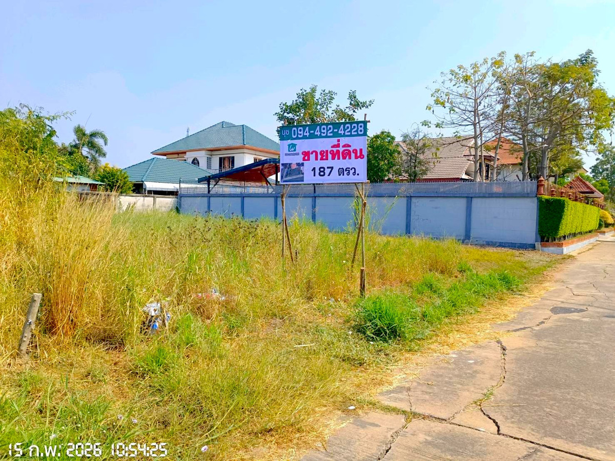 For SaleLandNakhon Sawan : Selling cheap! Land 187 sq m (2 adjacent plots), Rim Ping Niwet Project, Nakhon Sawan, only 2.4 million baht, average of 10,000 baht per sq m, prime location near the Ping River.