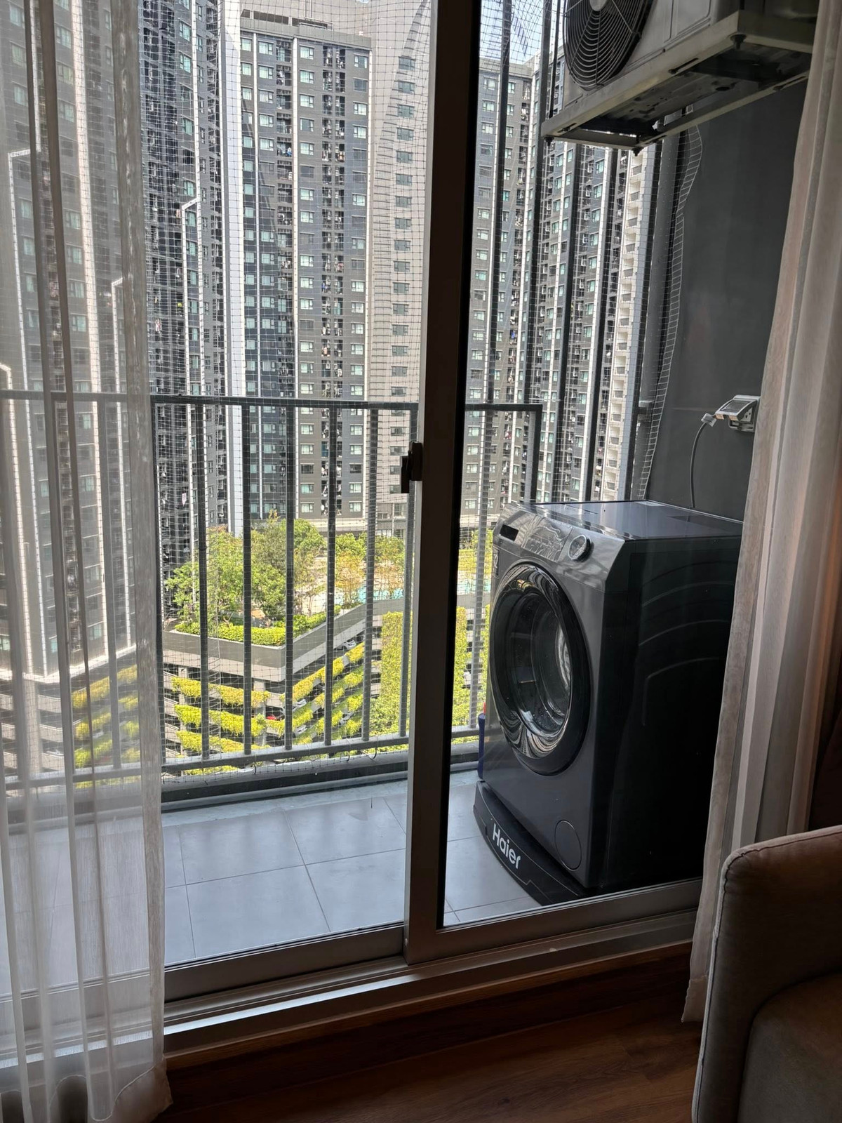 For RentCondoSamut Prakan,Samrong : For rent 📍 The Trust Condo @BTS Erawan 📍 Fully furnished with appliances. Near BTS Erawan.