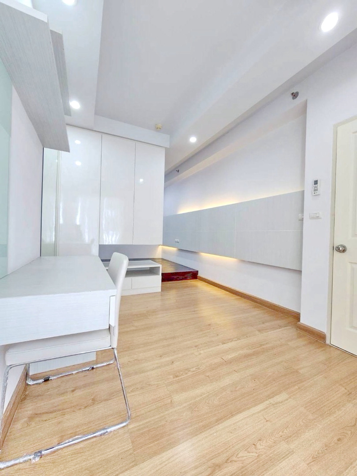 ให้เช่าคอนโดพระราม 9 เพชรบุรีตัดใหม่ RCA : 9751♛เช่า 1 ห้องนอน♙ศุภาลัย ปาร์ค อโศก-รัชดา♜MRT พระราม 9∞099-5919653,065-9423251🜲Line@sureresidence