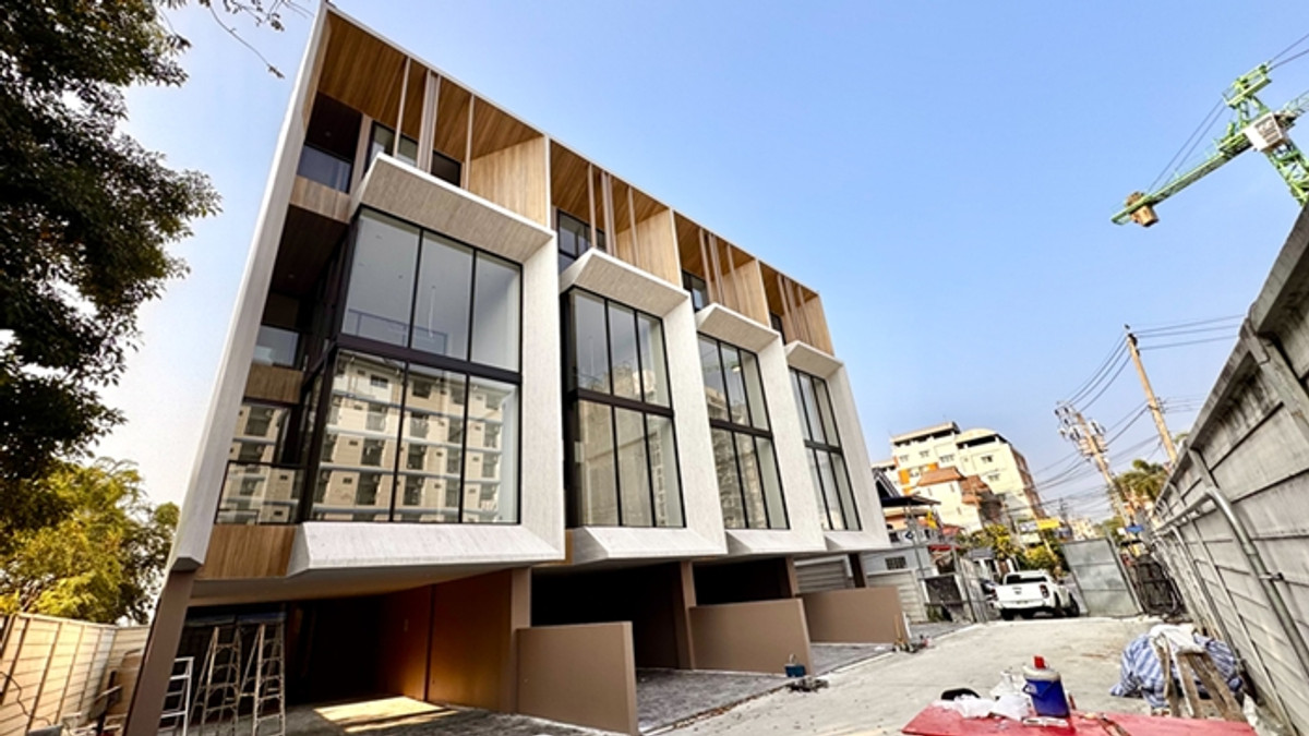 For SaleHome OfficeChaengwatana, Muangthong : Newly built home office for sale Modern style, 3.5 floors, usable area up to 290 sq m, behind Central Chaengwattana. Good location near Bizhaus Chaengwattana BTS.