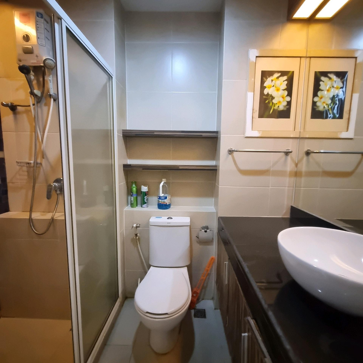 ให้เช่าคอนโดลาดพร้าว101 แฮปปี้แลนด์ : for rent happy condo latphrao101 1bed 1 bath 35sqm. 9000 bht per month only please add line goodasset