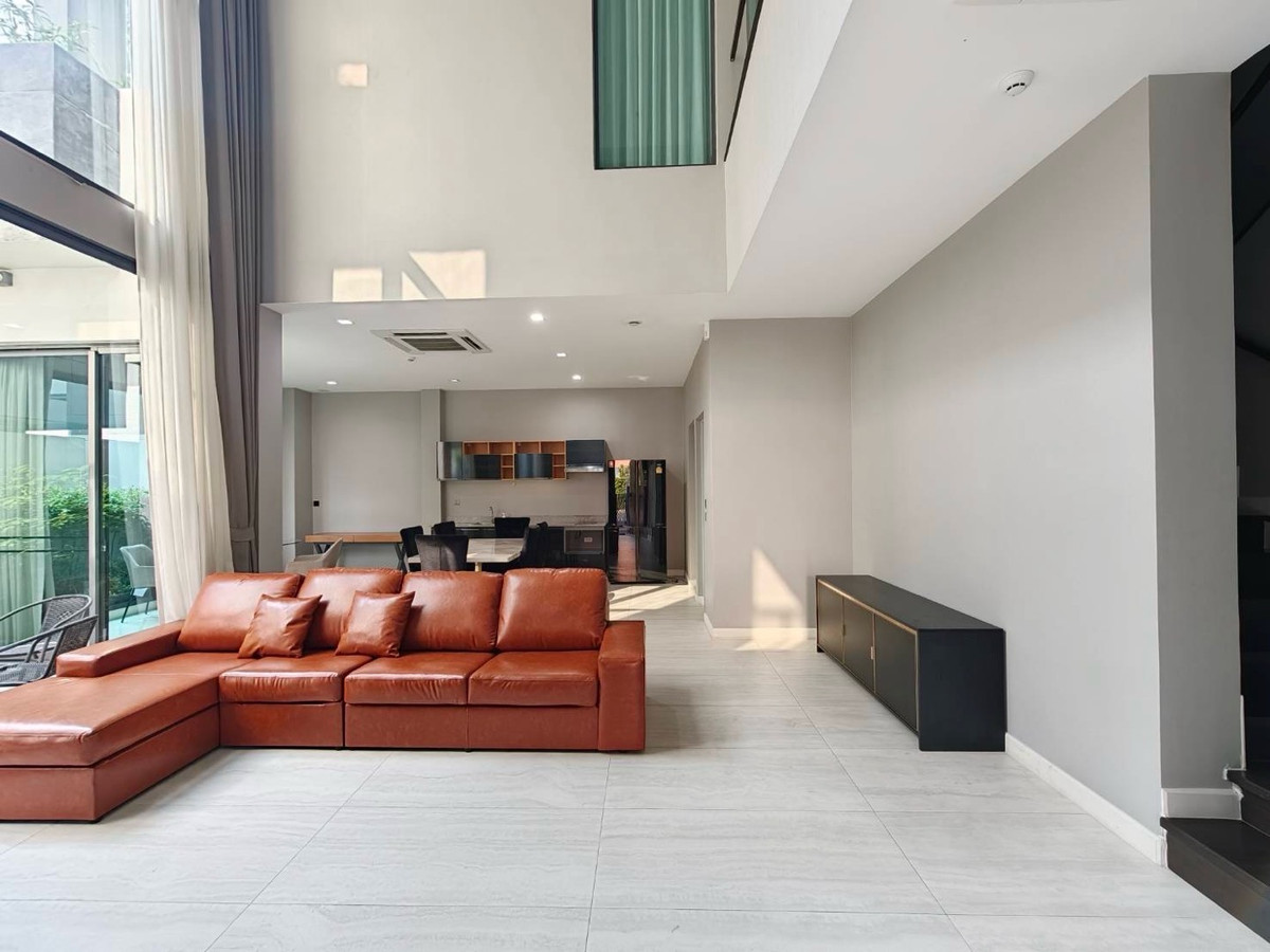 For RentHousePattanakan, Srinakarin : Luxury house for rent, Phatthanakan, 5 minutes near Thonglor.