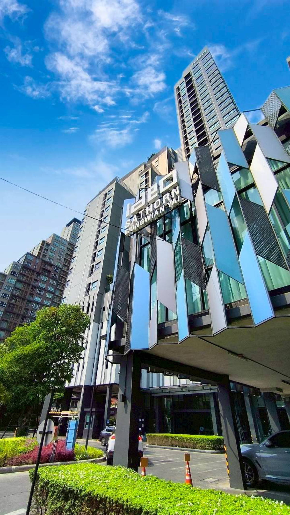 For SaleCondoWongwianyai, Charoennakor : IDEO Sathorn Wongwian Yai, Condo for sale near BTS Wongwian Yai, near BTS Krung Thonburi, near ICONSIAM. Condo for sale, Ideo Sathorn Wongwian Yai, room 1 Bed, 22nd floor, price lower than Land Department appraisal.