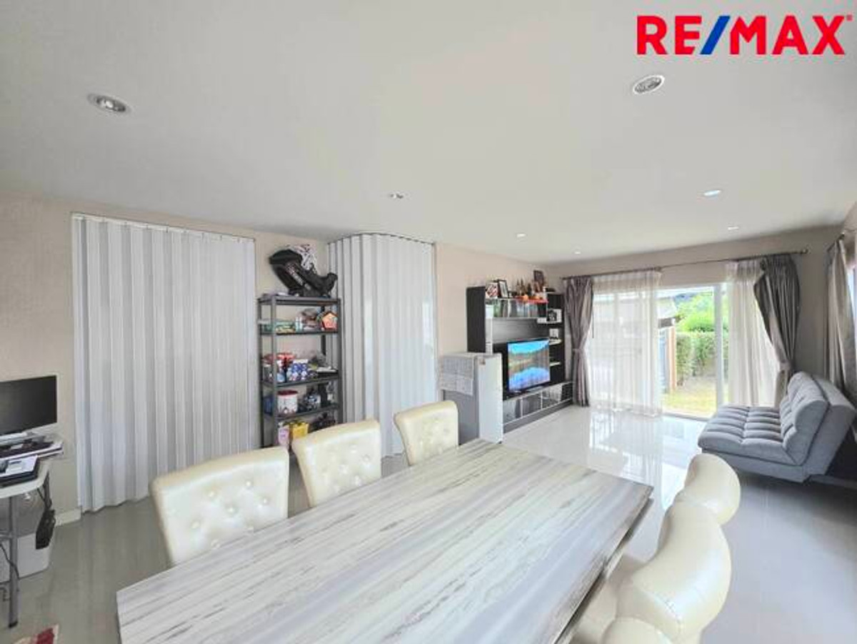 For SaleHousePathum Thani,Rangsit, Thammasat : Single house, Passorn Prestige Rangsit, Khlong 2, near Future Park Rangsit. Next to the main road Rangsit-Nakhon Nayok (not entering the alley)