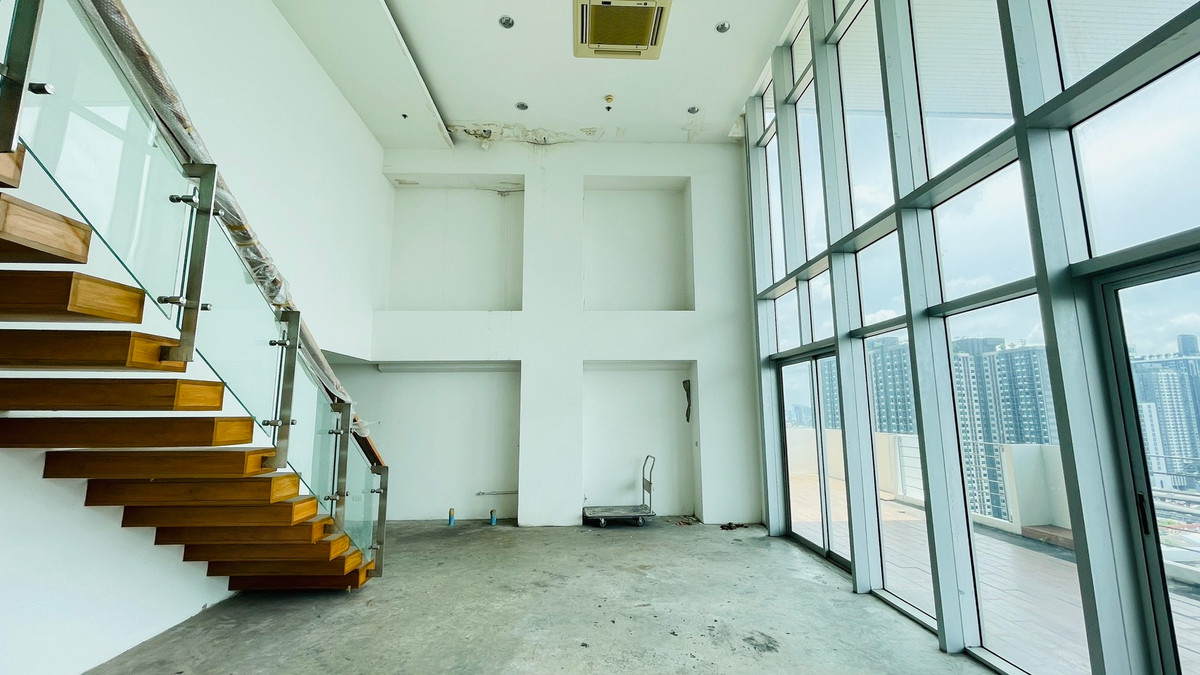 ขายคอนโดพระราม 9 เพชรบุรีตัดใหม่ RCA : Penthouse ลอยฟ้าใจกลางอโศก–เพชรบุรี My Resort Bangkok | Double Volume Penthouse ชั้น 27