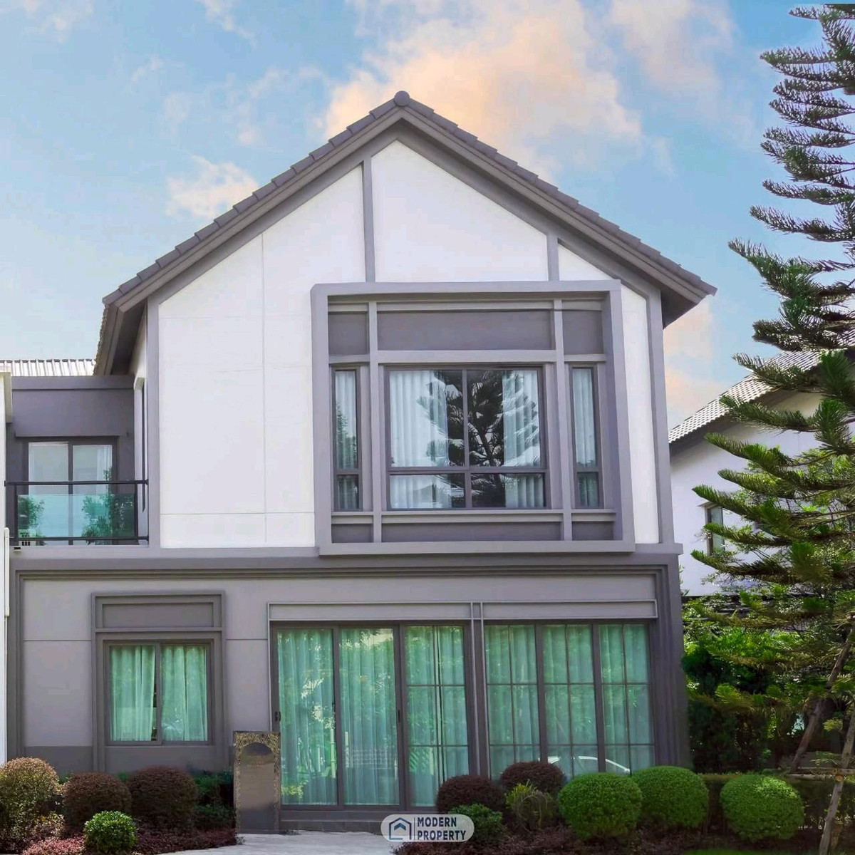 For SaleSamut Prakan,Samrong : The house is decorated and ready to move in. Semi-detached house, detached house function Grand Britannia Bangna-Suvarnabhumi