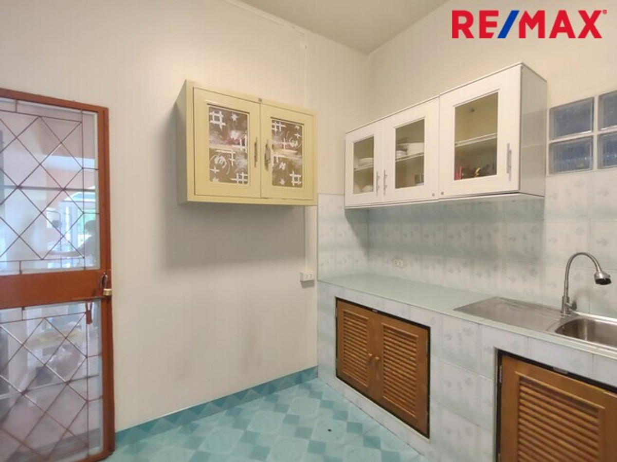 For SaleHousePathum Thani,Rangsit, Thammasat : 2-story detached house, Pruksa Village 2, Rangsit, Khlong 7, next to Lotus, corner house, ready to move in.