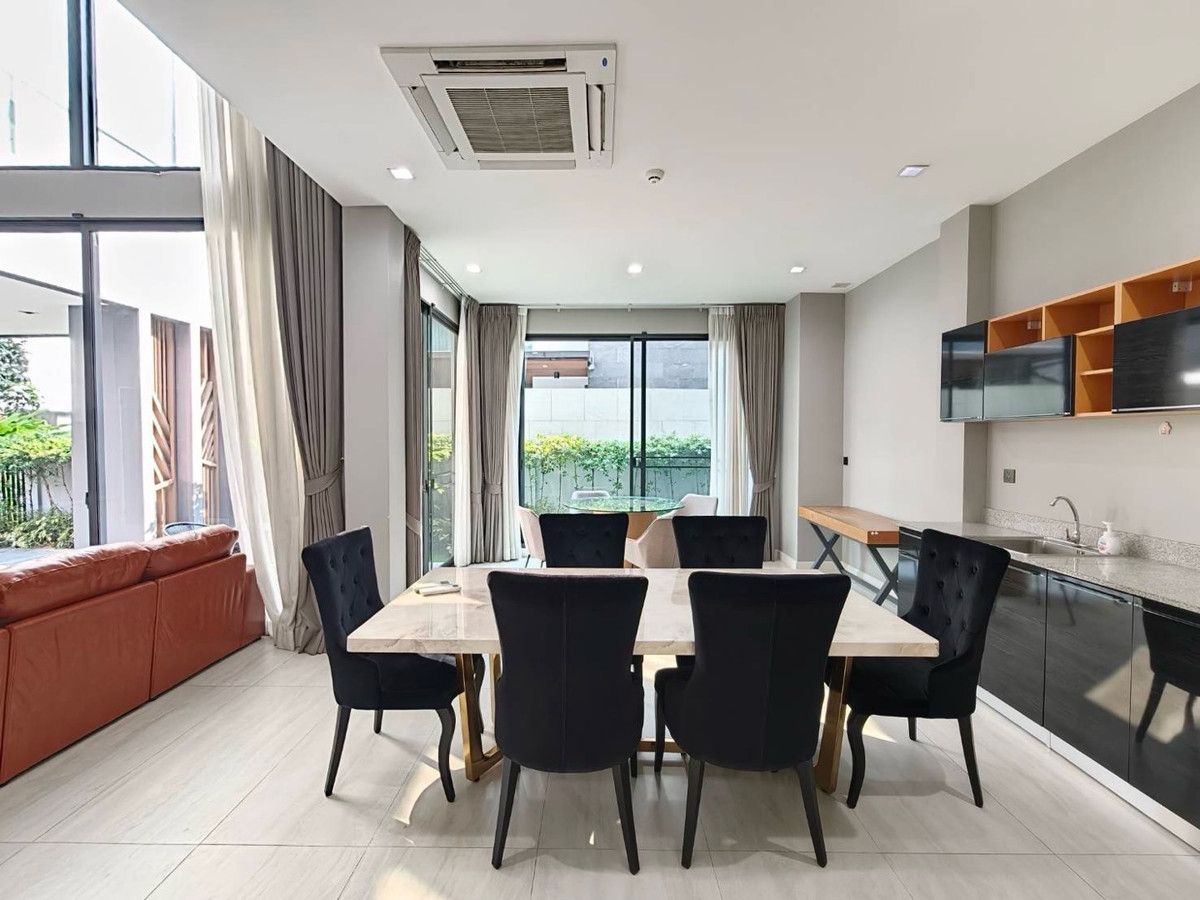 For RentHousePattanakan, Srinakarin : Luxury house for rent, Phatthanakan, 5 minutes near Thonglor.