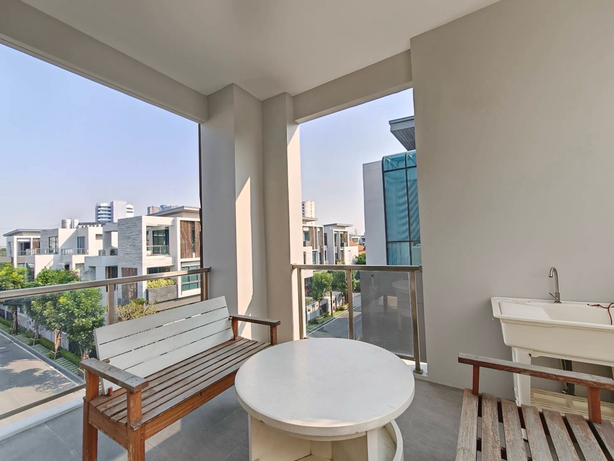 For RentHousePattanakan, Srinakarin : Luxury house for rent, Phatthanakan, 5 minutes near Thonglor.