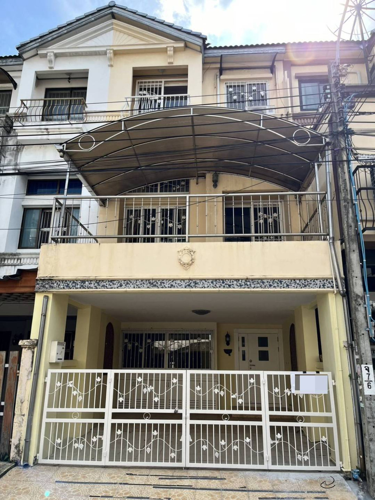 For RentTownhomeRatchadapisek, Huaikwang, Suttisan : For rent: Baan Klang Muang Ratchada - Meng Chai, cheapest price.