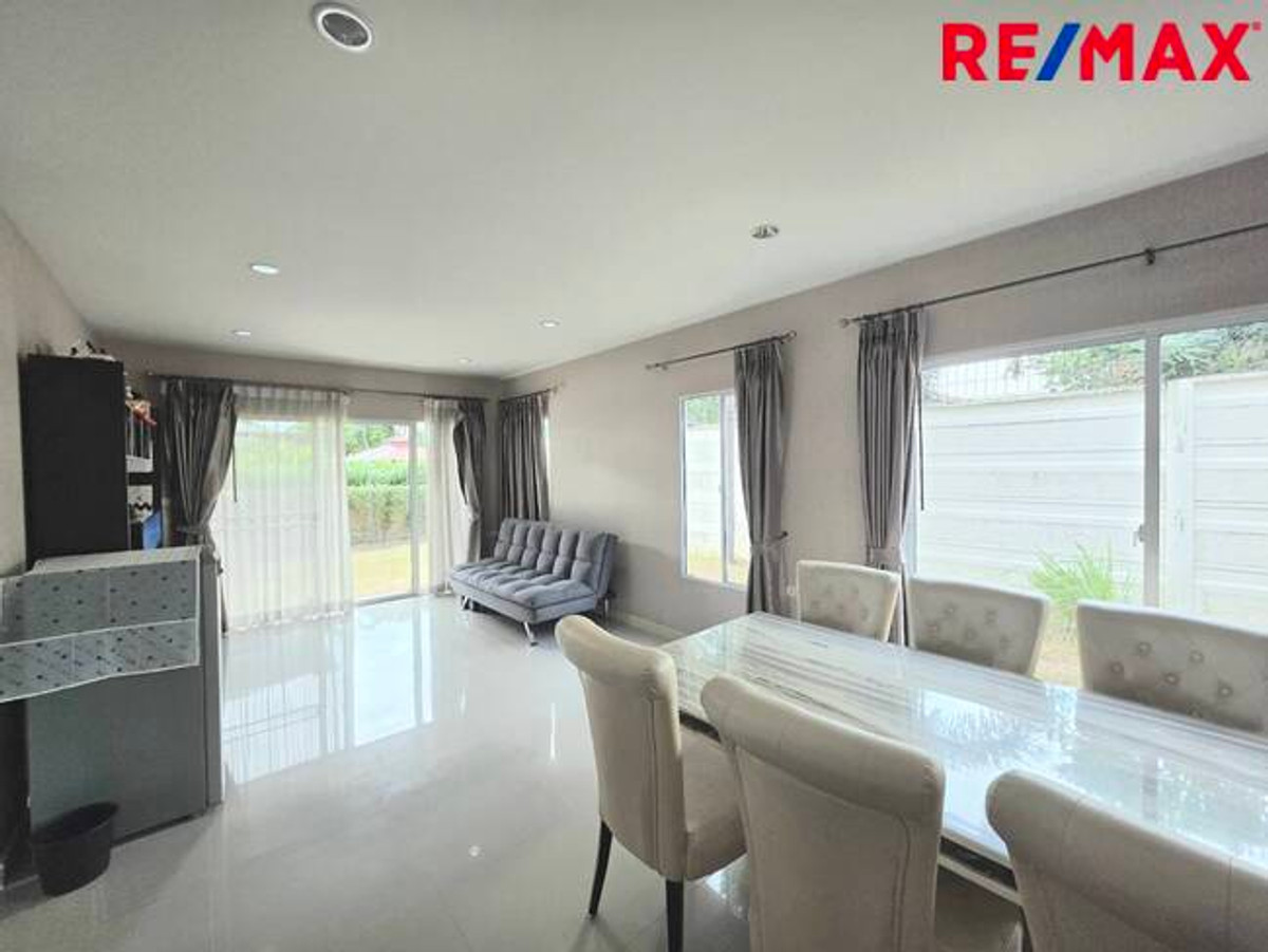 For SaleHousePathum Thani,Rangsit, Thammasat : Single house, Passorn Prestige Rangsit, Khlong 2, near Future Park Rangsit. Next to the main road Rangsit-Nakhon Nayok (not entering the alley)