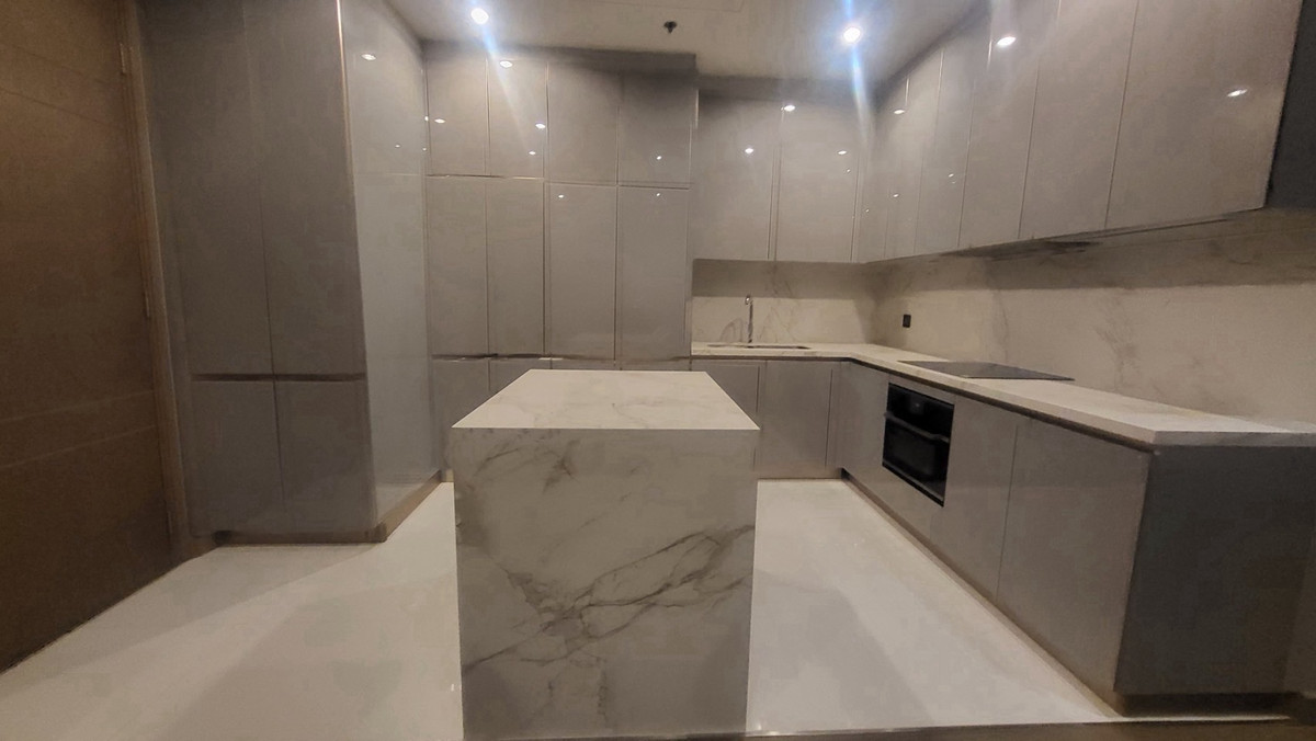 For RentCondoRama9, Petchburi, RCA : The Esse at Singha Complex. for rent 0816037454