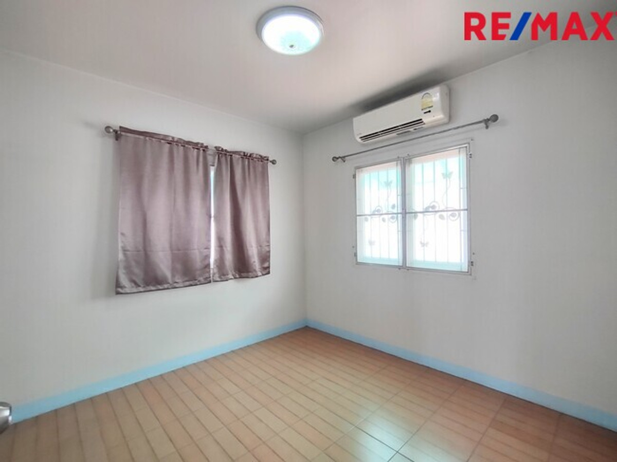 For SaleHousePathum Thani,Rangsit, Thammasat : 2-story detached house, Pruksa Village 2, Rangsit, Khlong 7, next to Lotus, corner house, ready to move in.