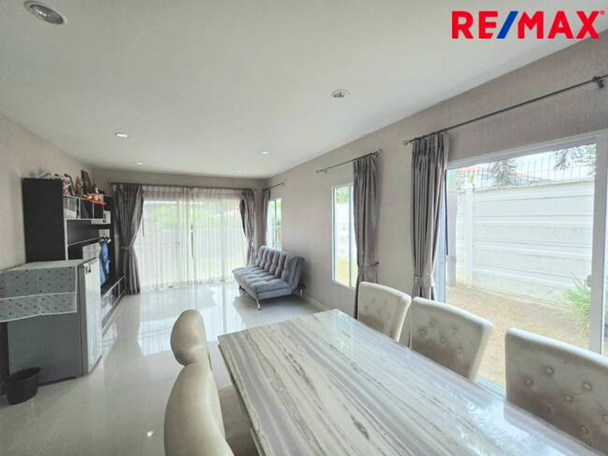 For SaleHousePathum Thani,Rangsit, Thammasat : Single house, Passorn Prestige Rangsit, Khlong 2, near Future Park Rangsit. Next to the main road Rangsit-Nakhon Nayok (not entering the alley)