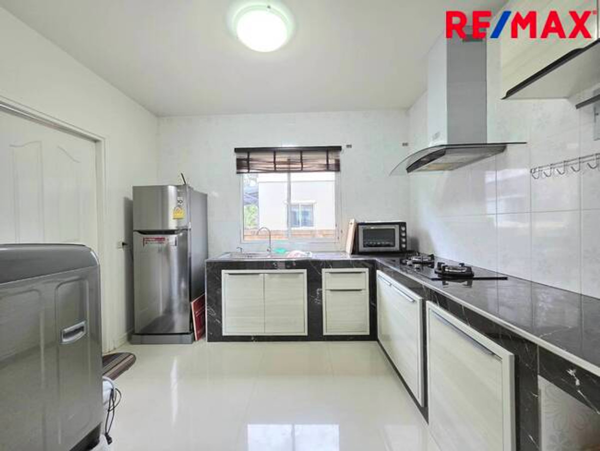 For SaleHousePathum Thani,Rangsit, Thammasat : Single house, Passorn Prestige Rangsit, Khlong 2, near Future Park Rangsit. Next to the main road Rangsit-Nakhon Nayok (not entering the alley)