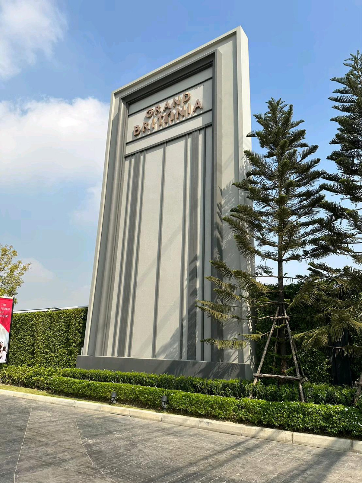 For SaleSamut Prakan,Samrong : The house is decorated and ready to move in. Semi-detached house, detached house function Grand Britannia Bangna-Suvarnabhumi