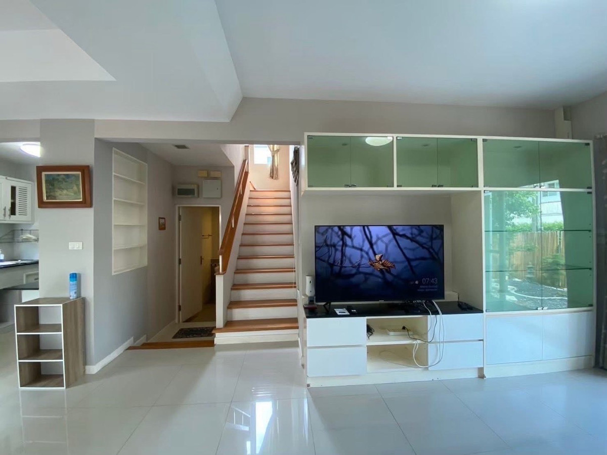 ให้เช่าบ้านนวมินทร์ รามอินทรา : ให้เช่าบ้านเดี่ยว 2 ชั้น🏞️หมู่บ้านมัณฑนา เลค วัชรพล ถนนสุขาภิบาล 5เนื้อที่ 52.4 ตารางวา
38,000 บาท