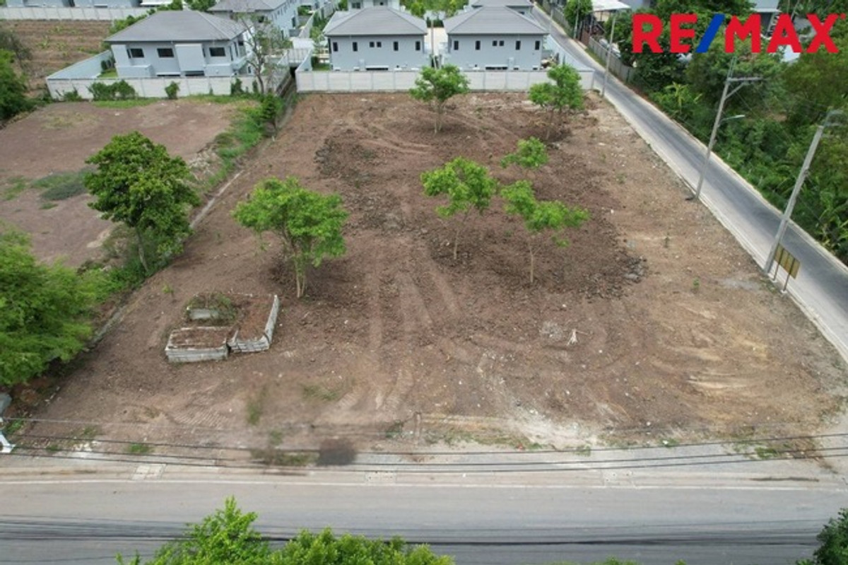 For SaleLandNonthaburi, Bang Yai, Bangbuathong : Corner plot of land for sale, 1-1-78 rai, already filled, ready to use, Soi Sai Ma 19, Nonthaburi.