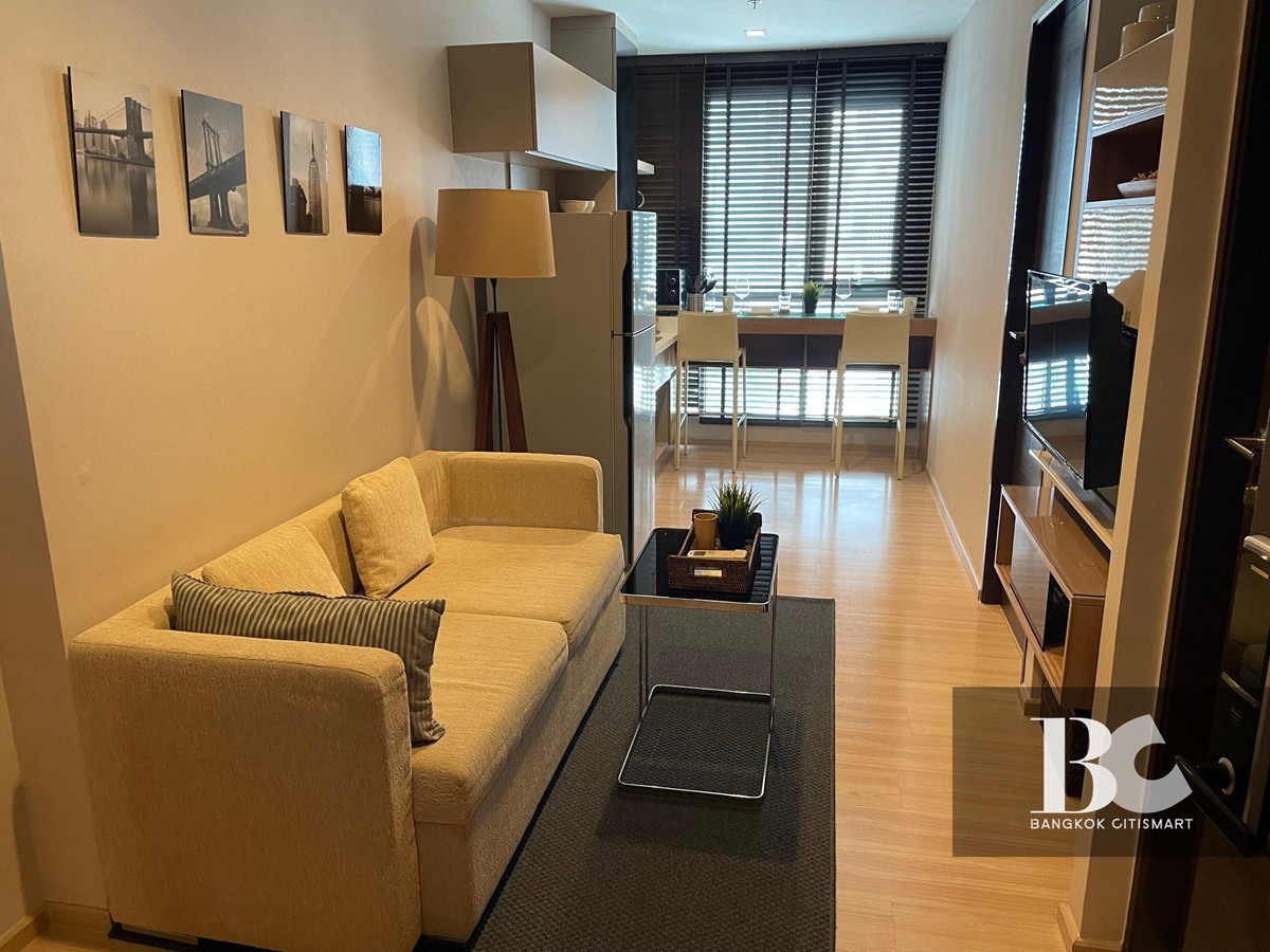 For RentCondoSathorn, Narathiwat : Condo for rent RHYTHM Sathorn 🚆 near BTS Saphan Taksin, only 150 meters.