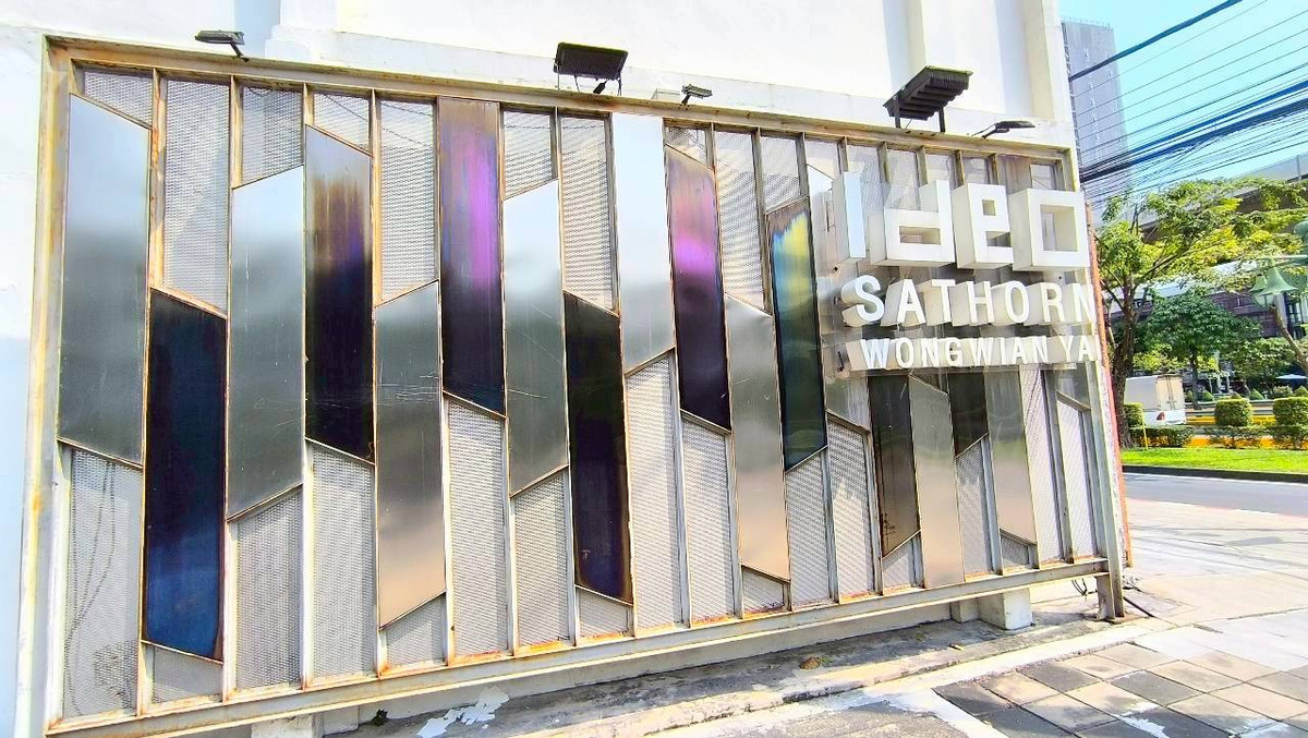 For SaleCondoWongwianyai, Charoennakor : IDEO Sathorn Wongwian Yai, Condo for sale near BTS Wongwian Yai, near BTS Krung Thonburi, near ICONSIAM. Condo for sale, Ideo Sathorn Wongwian Yai, room 1 Bed, 22nd floor, price lower than Land Department appraisal.