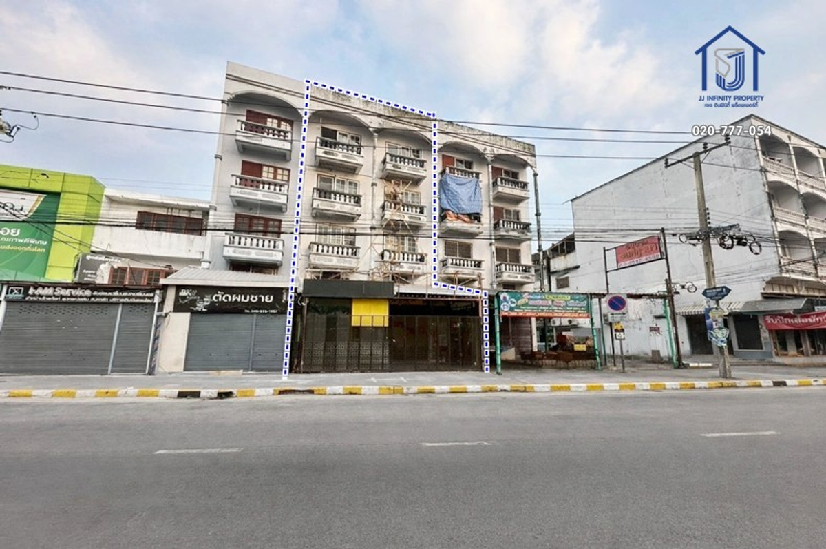 For SaleTownhomeMin Buri, Romklao : For sale and rent, commercial building, 4.5 floors, 43.5 square meters, next to Phraya Suren Road, near MRT Pink Line.
