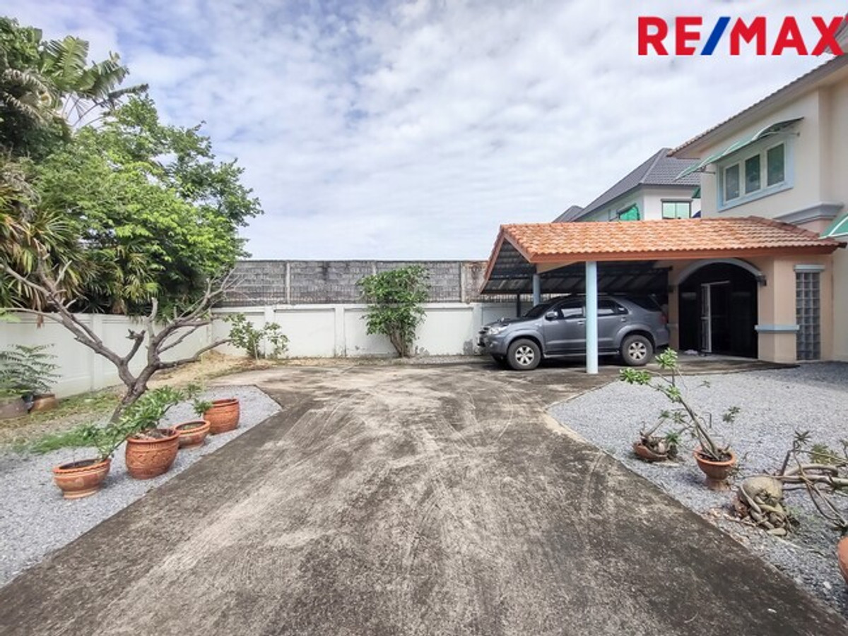 For SaleHousePathum Thani,Rangsit, Thammasat : 2-story detached house, Pruksa Village 2, Rangsit, Khlong 7, next to Lotus, corner house, ready to move in.