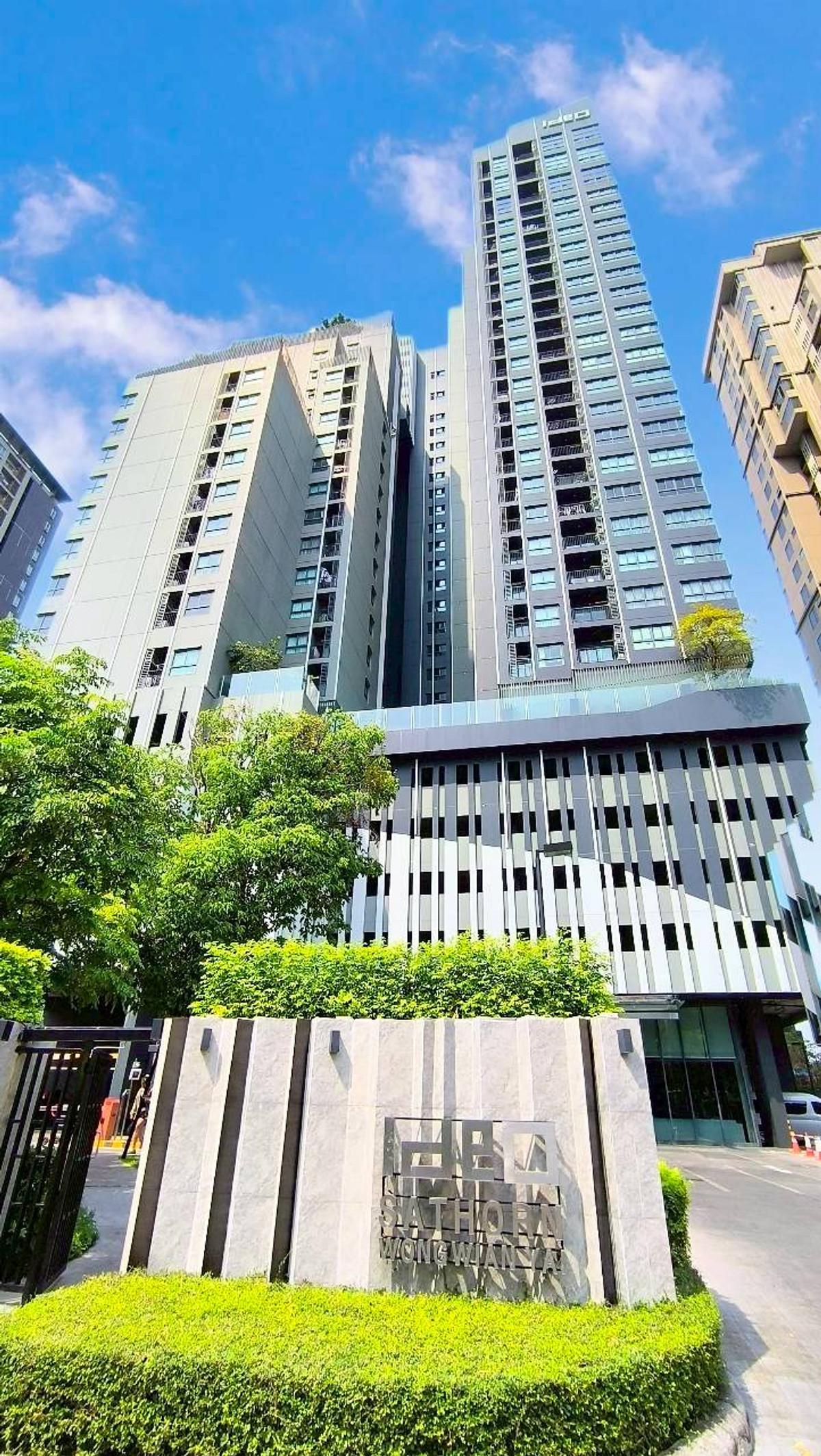 For SaleCondoWongwianyai, Charoennakor : IDEO Sathorn Wongwian Yai, Condo for sale near BTS Wongwian Yai, near BTS Krung Thonburi, near ICONSIAM. Condo for sale, Ideo Sathorn Wongwian Yai, room 1 Bed, 22nd floor, price lower than Land Department appraisal.