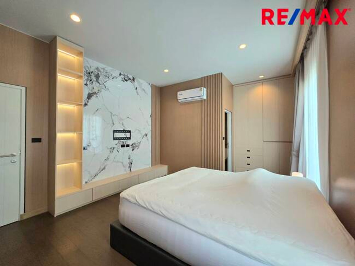 For SaleHousePathum Thani,Rangsit, Thammasat : Single house for sale, Setthasiri Project, Bangkok-Pathum Thani, special price, house age only 1 year.