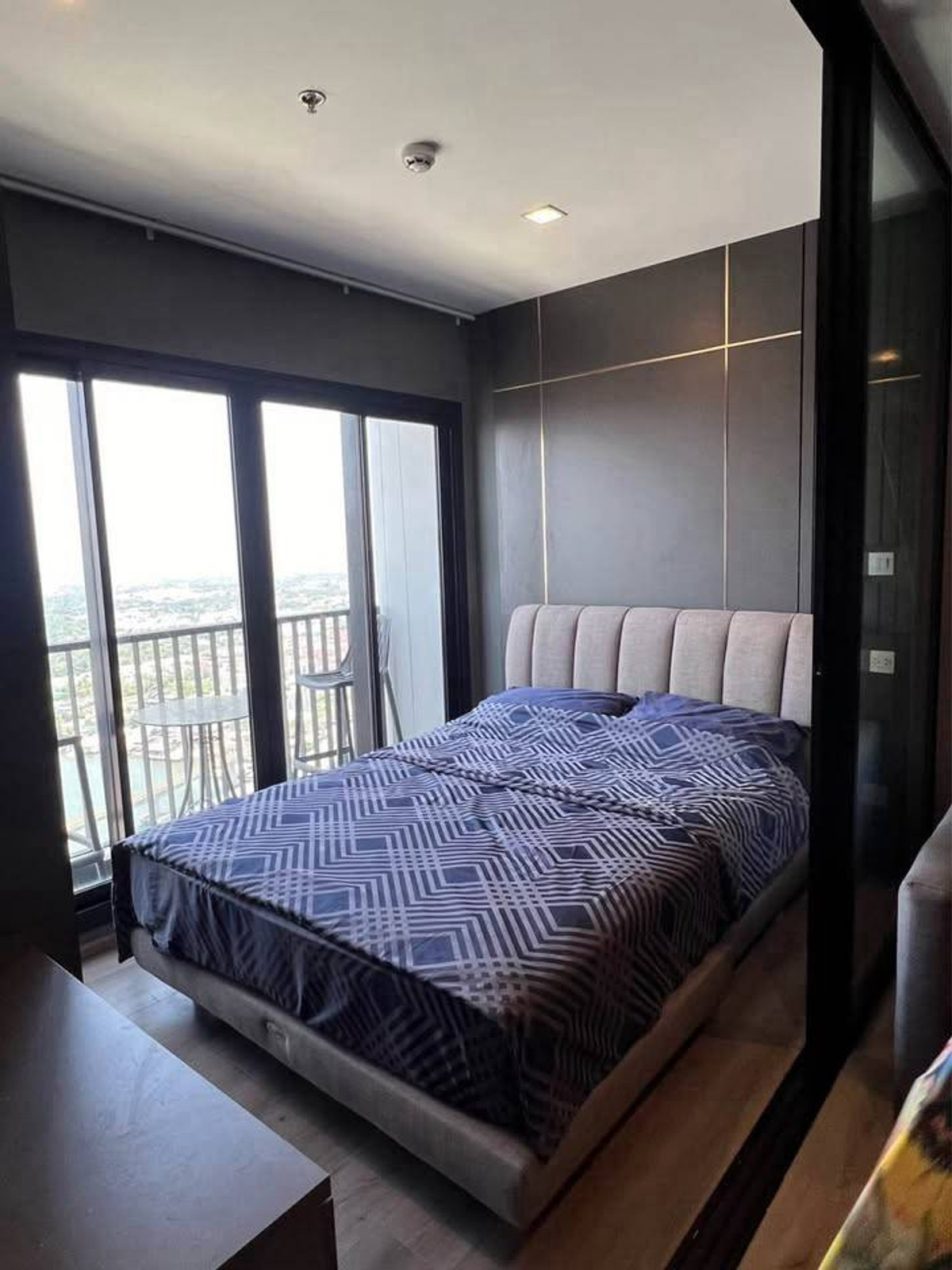 For RentCondoRattanathibet, Sanambinna : Condo for rent, The Politan Rive, Sanambinnam, near MRT Phra Nang Klao Bridge.