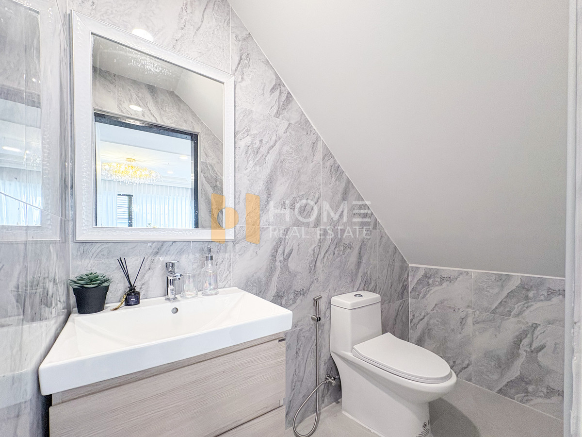 ขายบ้านลาดพร้าว เซ็นทรัลลาดพร้าว : บ้านเดี่ยวพร้อมที่ดิน นาคนิวาส 48 / 5 ห้องนอน (ขาย), Single house with land Nakniwat 48 / 5 Bedrooms (FOR SALE) TPM330