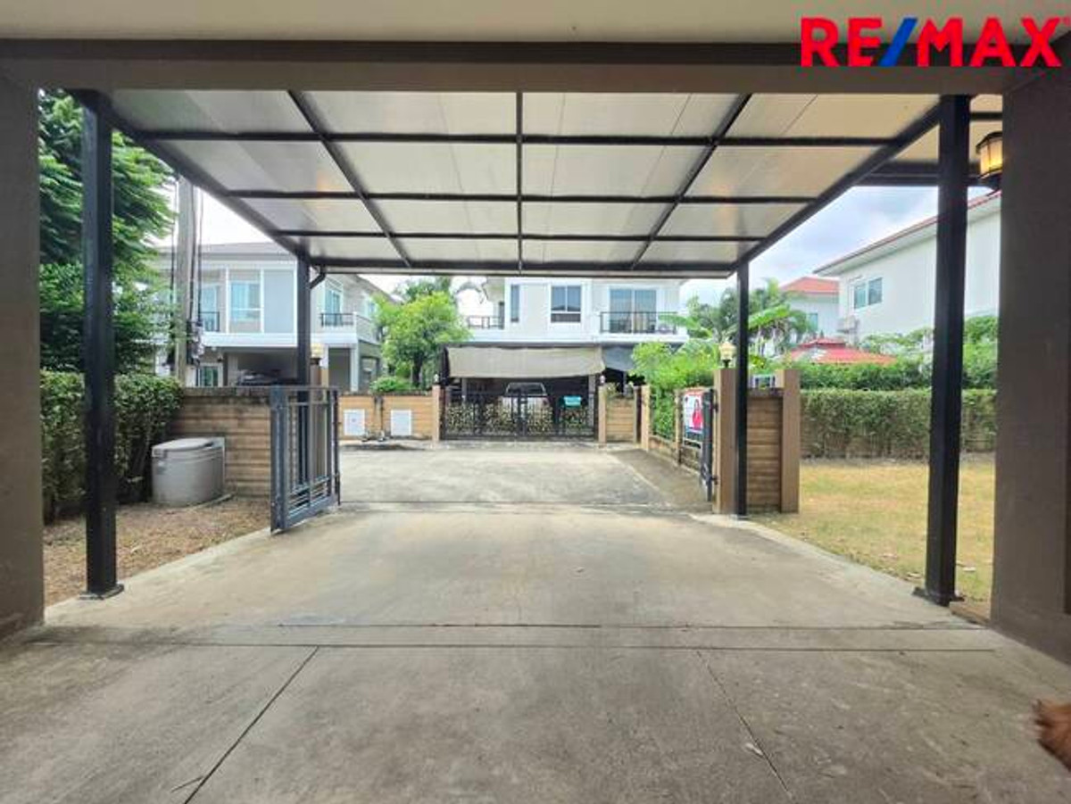 For SaleHousePathum Thani,Rangsit, Thammasat : Single house, Passorn Prestige Rangsit, Khlong 2, near Future Park Rangsit. Next to the main road Rangsit-Nakhon Nayok (not entering the alley)
