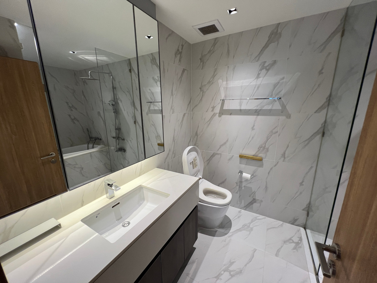 For RentCondoSukhumvit, Asoke, Thonglor : Luxury condo for rent, separated room with bathtub, Thonglor area