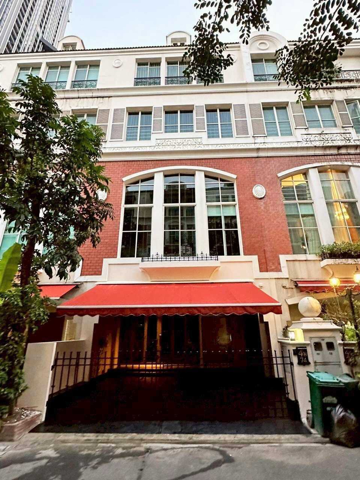 ขายทาวน์โฮมสุขุมวิท อโศก ทองหล่อ : ขายทาวน์โฮม โครงการบ้านกลางกรุง ทองหล่อ ใจกลางทองหล่อ Newly Renovated