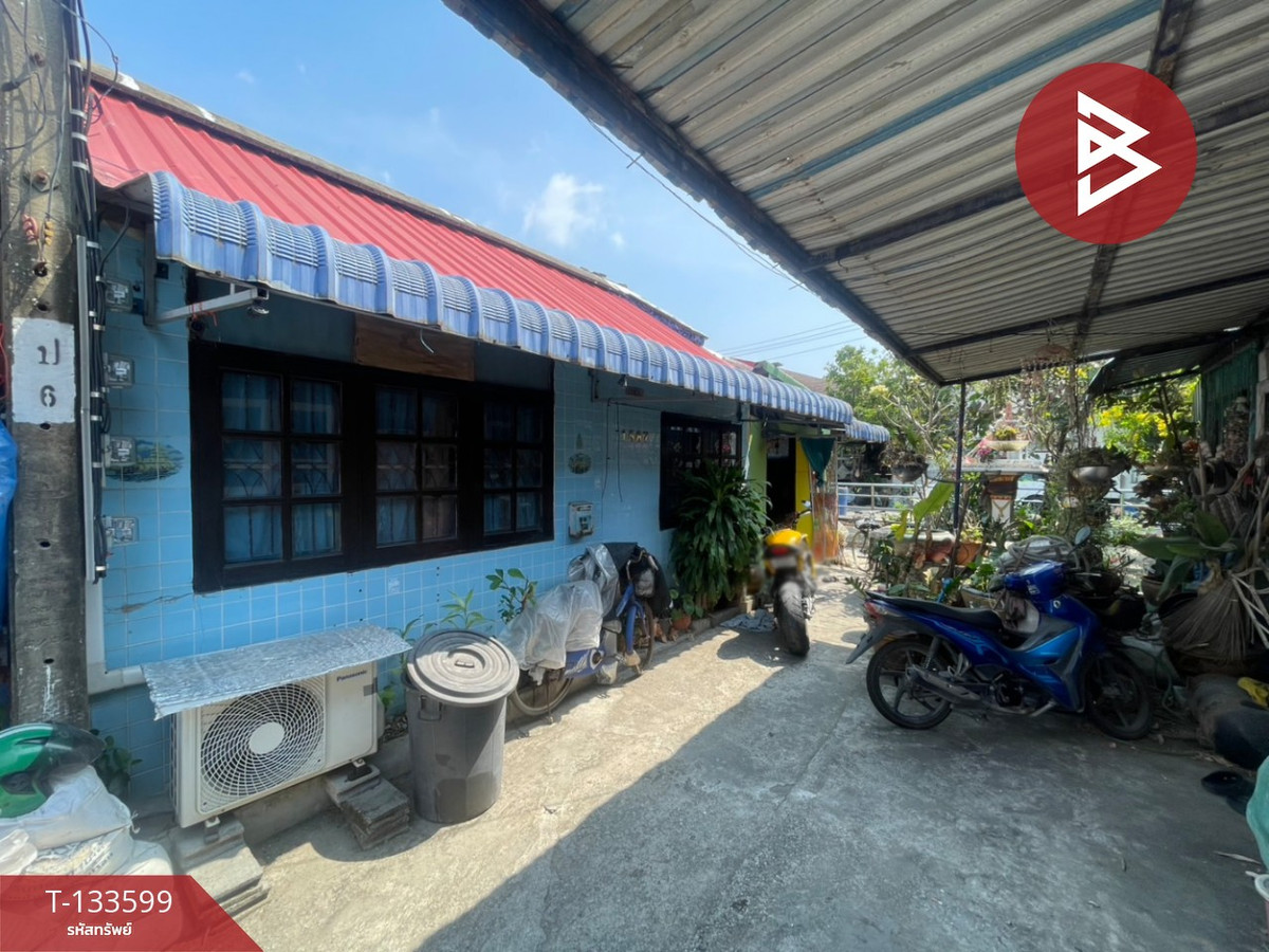 For SaleTownhomeSamut Prakan,Samrong : Urgent sale, one-story townhouse. Soi Thetsaban Bang Pu 51, Samut Prakan, cheap price