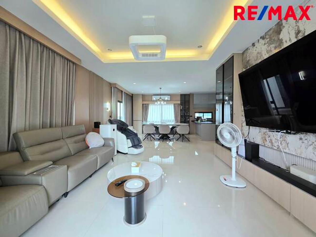 For SaleHousePathum Thani,Rangsit, Thammasat : Single house for sale, Setthasiri Project, Bangkok-Pathum Thani, special price, house age only 1 year.