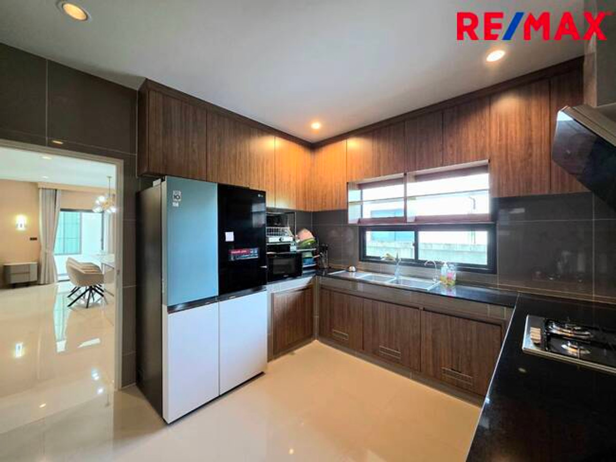 For SaleHousePathum Thani,Rangsit, Thammasat : Single house for sale, Setthasiri Project, Bangkok-Pathum Thani, special price, house age only 1 year.